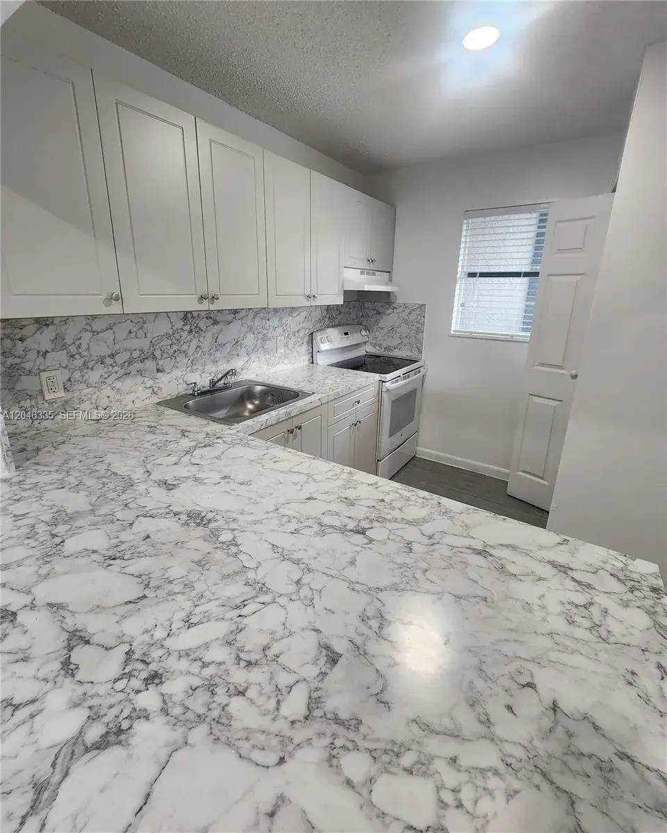 10900 SW 196th St # 204, Cutler Bay FL 33157