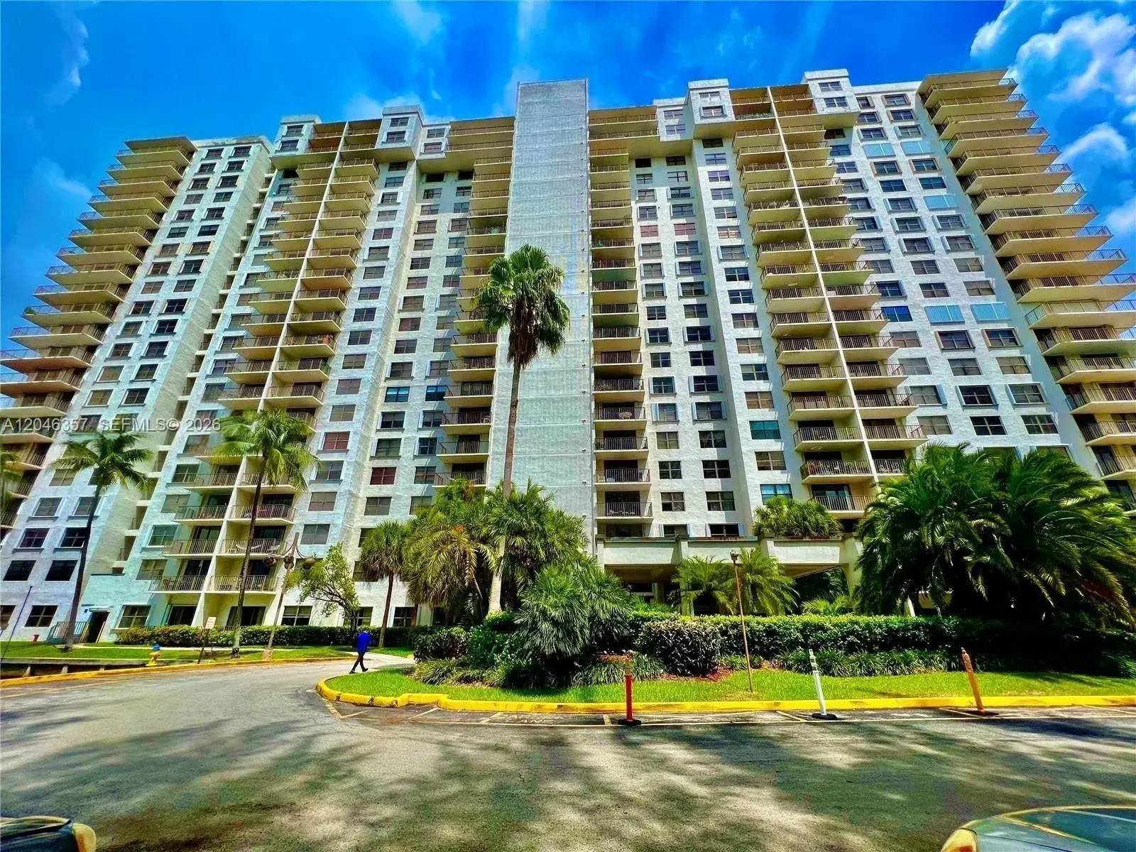 2 bedroom 2 bath Residential Lease for rent at 18151 NE 31st Ct # 1704, Aventura FL 33160