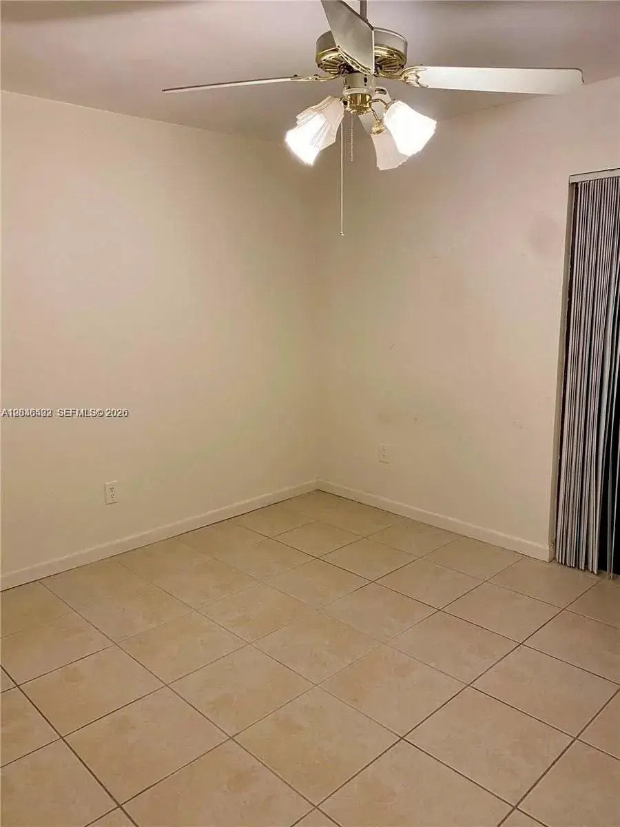 809 NE 199th St # 7, Miami FL 33179