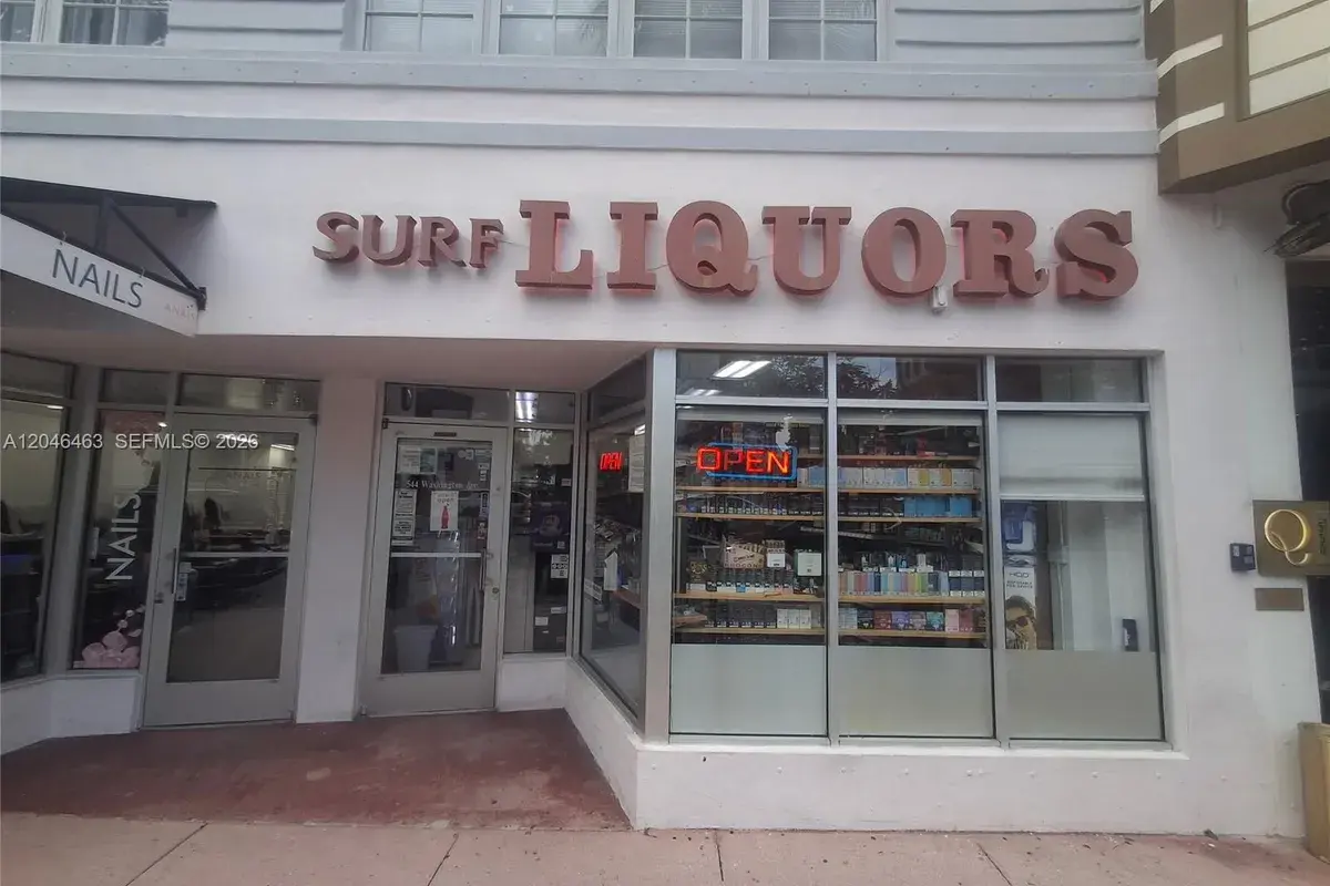 Washington Ave, Miami Beach FL 33139
