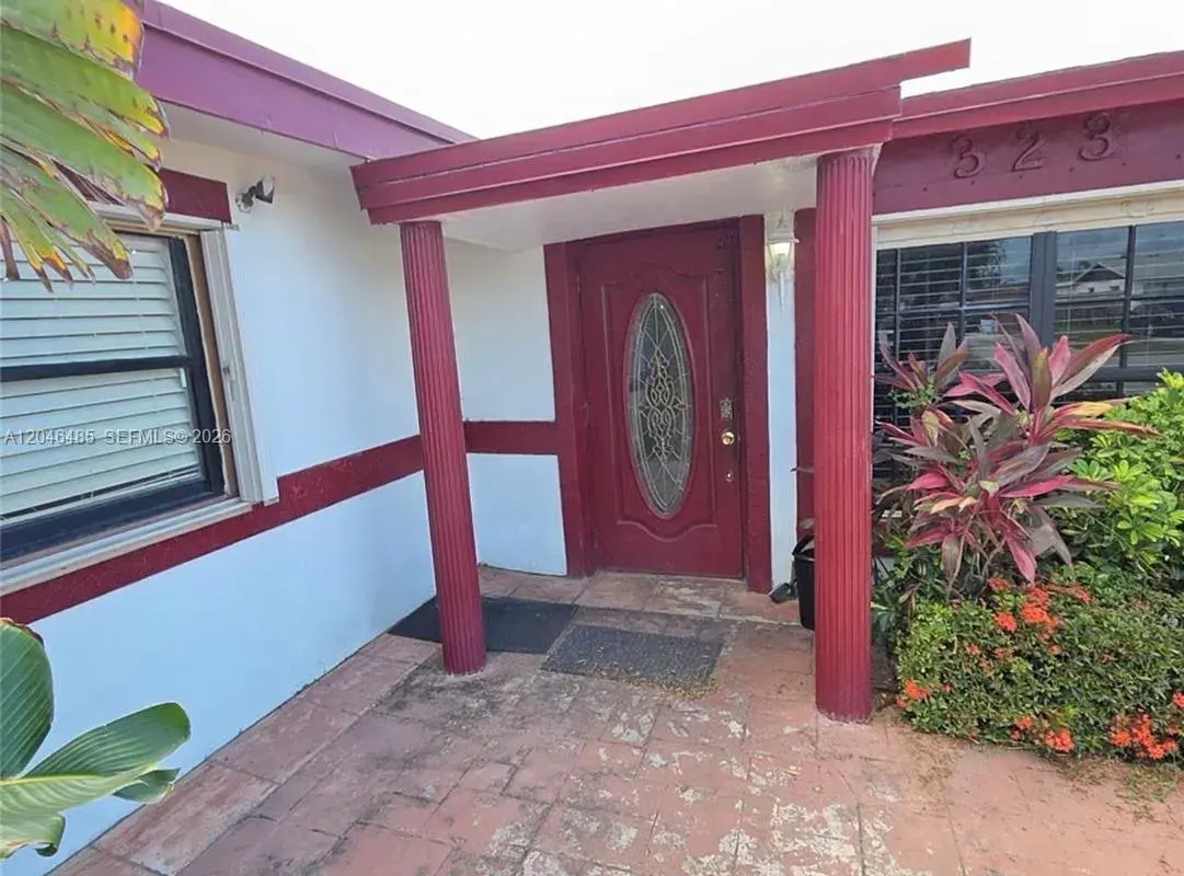 323 NW 4th Pl, Deerfield Beach FL 33441