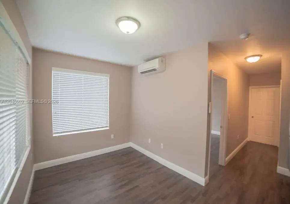1752 NW 1st St # 3, Miami FL 33125