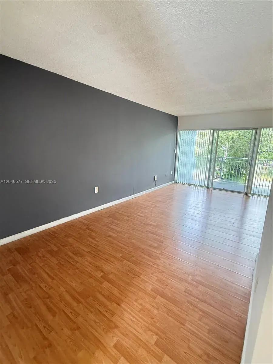 9355 Fontainebleau Blvd # C208, Miami FL 33172