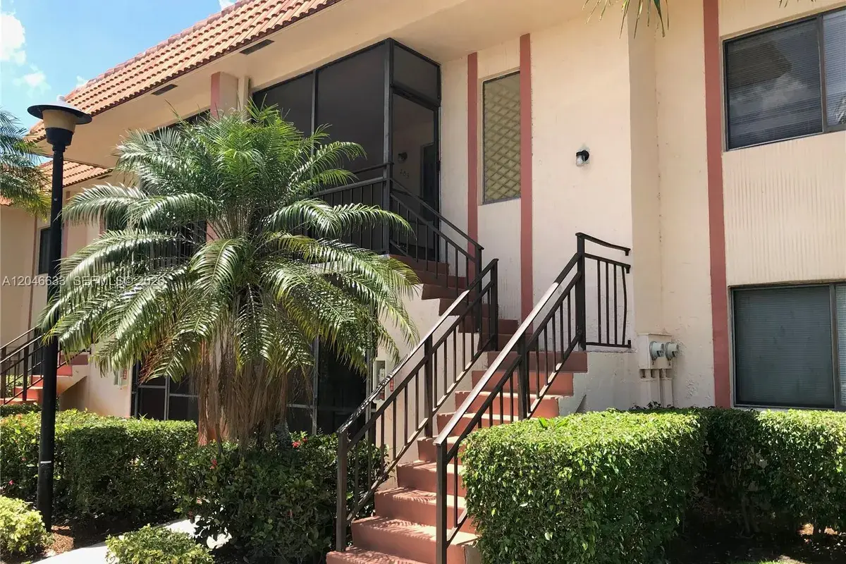 369 Lakeview Dr # 203, Weston FL 33326