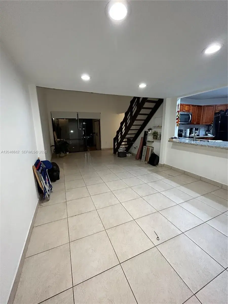 9421 Fontainebleau Blvd # 35, Miami FL 33172