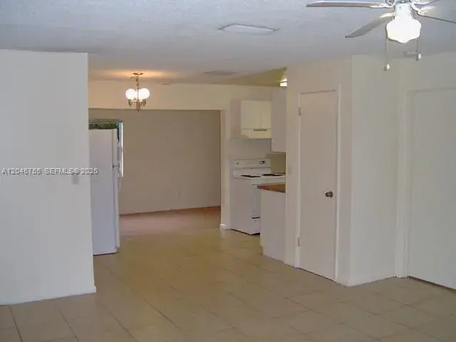 12096 Dolphin Dr, Palm Beach Gardens FL 33410