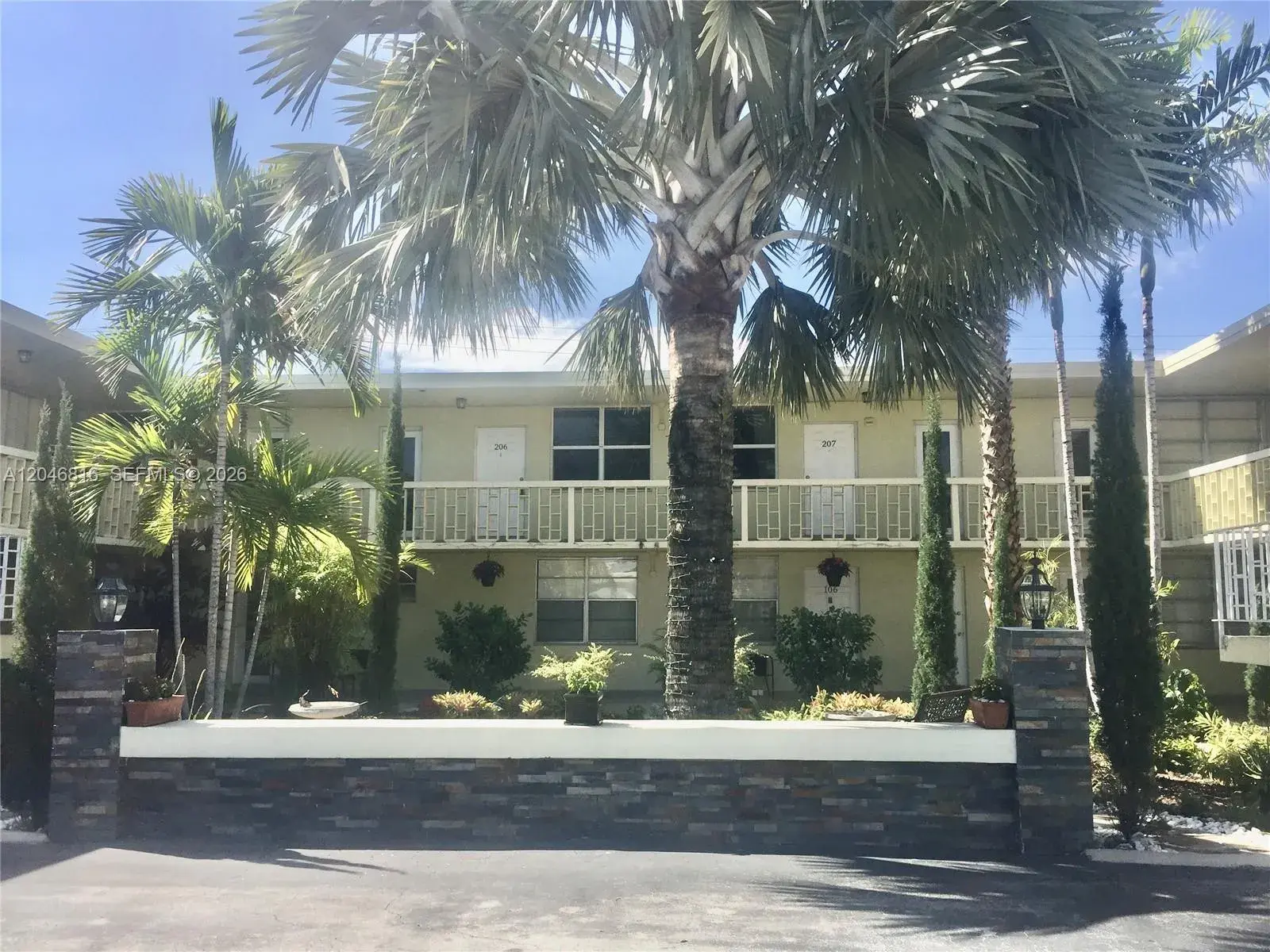 1 bedroom 1 bath Residential Lease for rent at 1720 Funston St # 203, Hollywood FL 33020