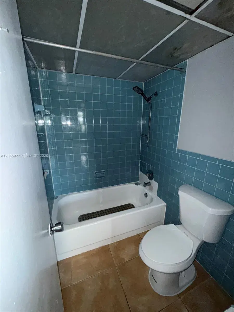 6960 Miami Gardens Dr # 431A, Hialeah FL 33015