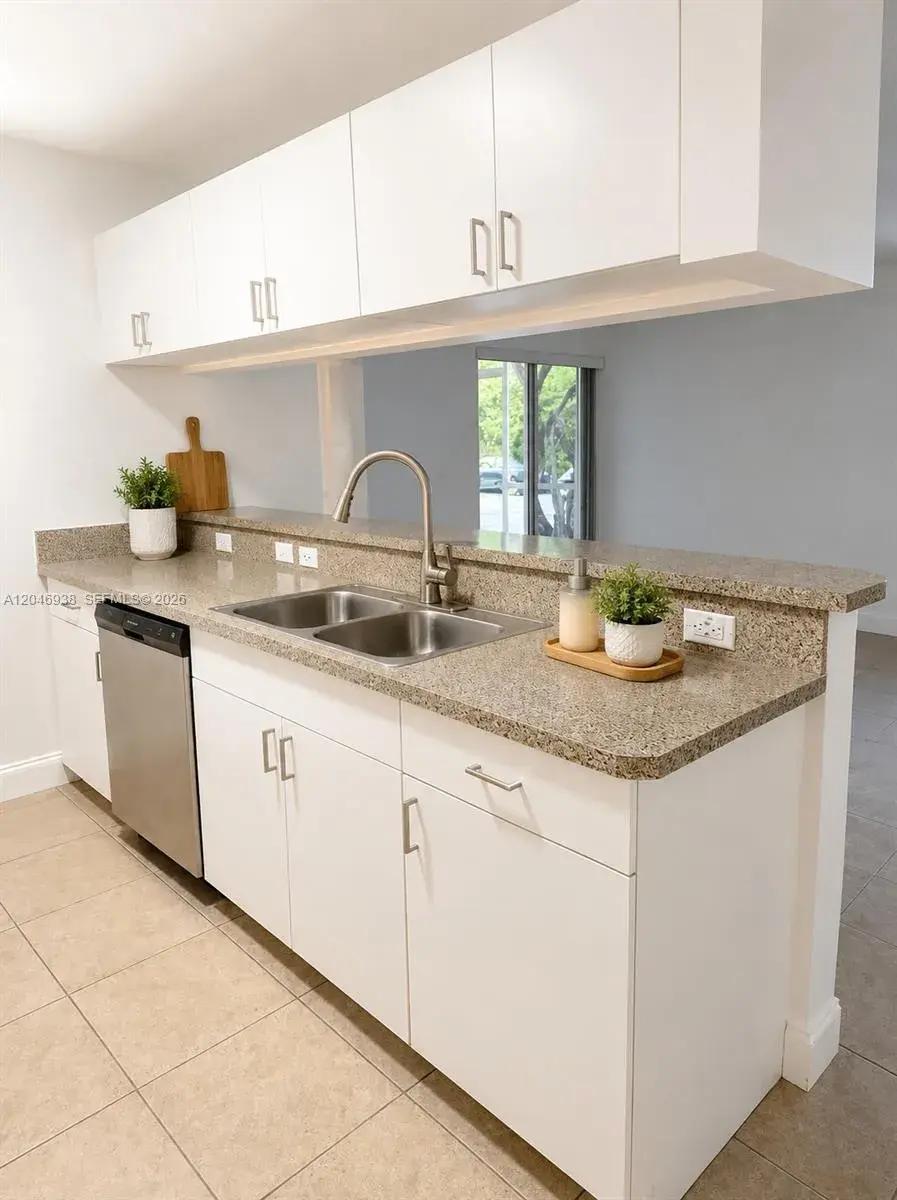 430 S park # 110, Hollywood FL 33021