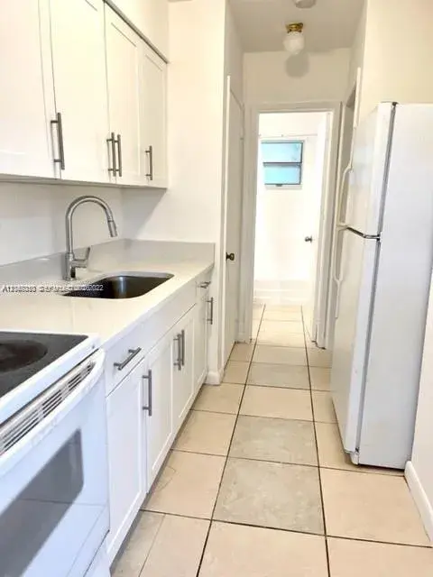 1 bedroom 1 bath Residential Lease for rent at 1204 NE 5th Ave # 3, Fort Lauderdale FL 33304