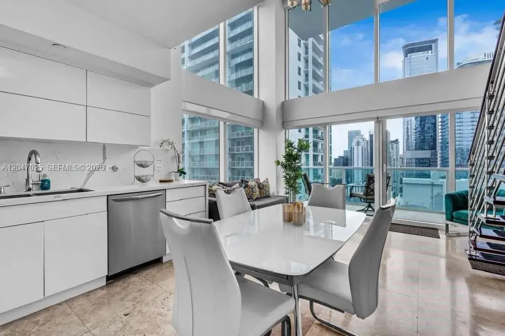 41 SE 5th St # 1702, Miami FL 33131