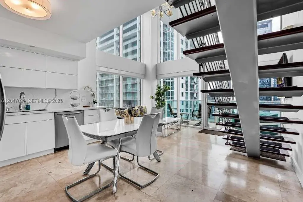 41 SE 5th St # 1702, Miami FL 33131