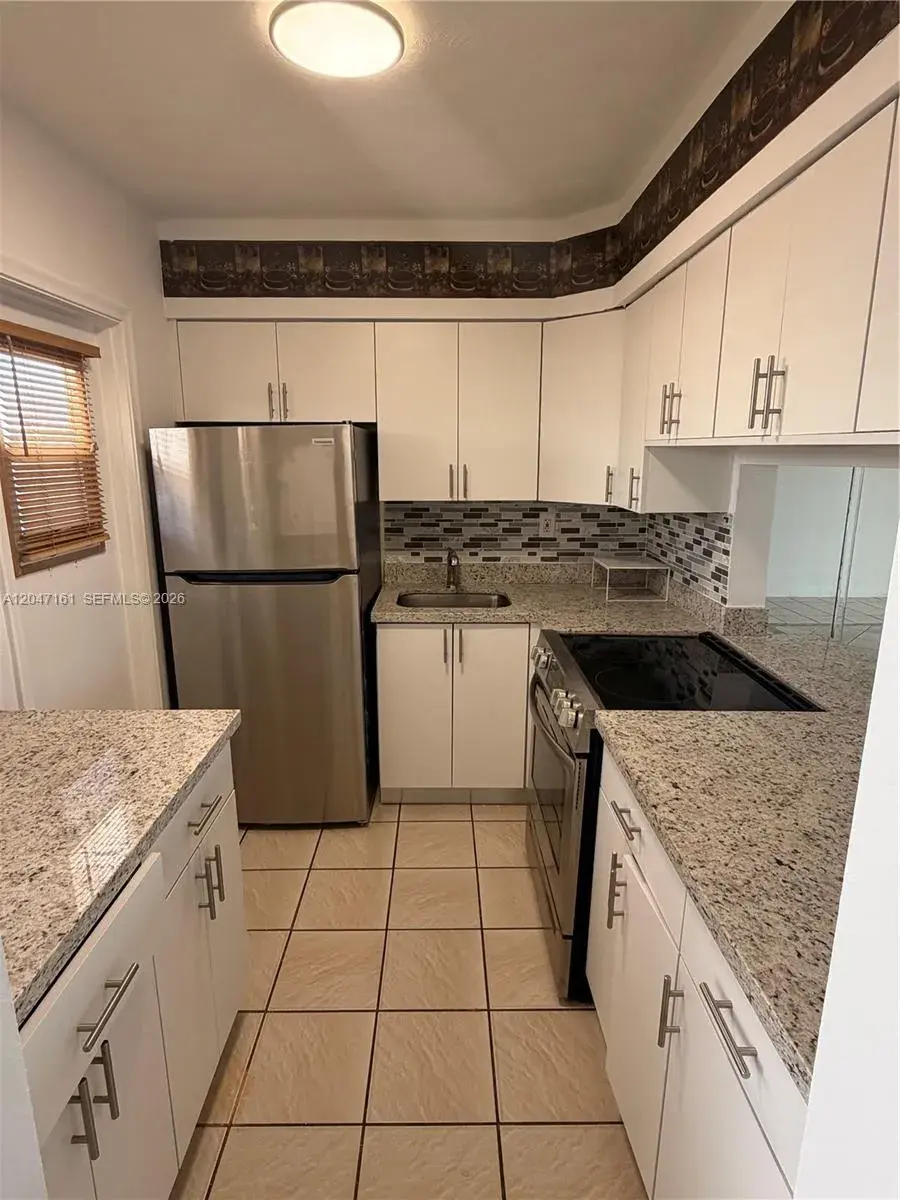 1 bedroom 1 bath for rent at 2880 NE 203rd St # 32, Aventura FL 33180