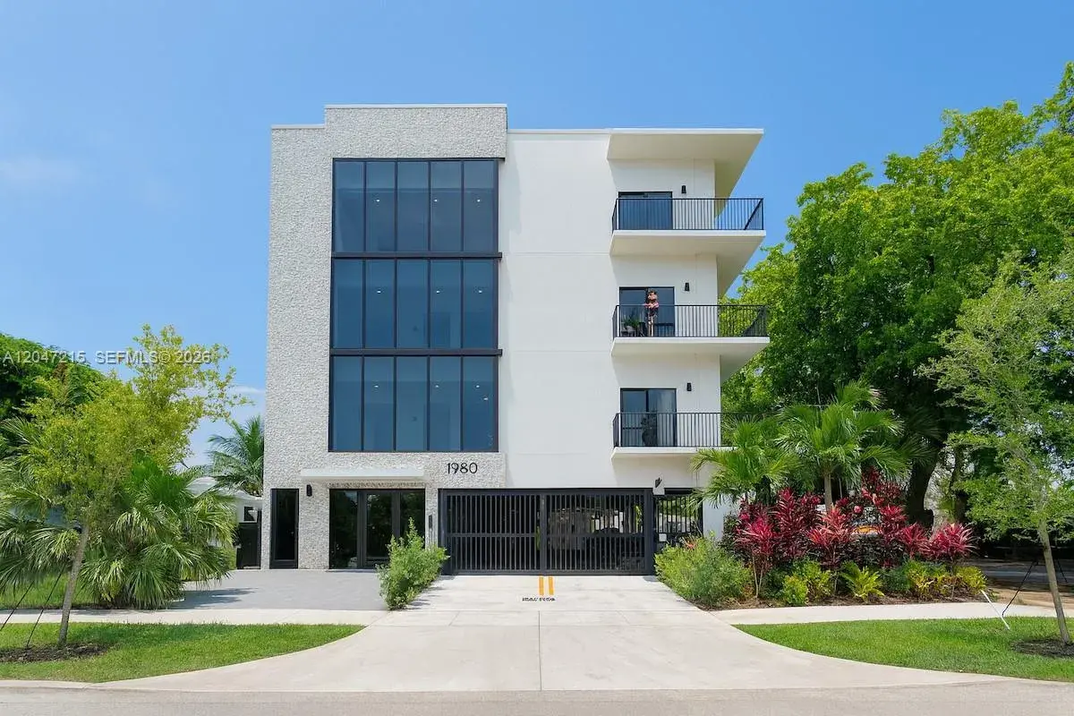 1950 Fletcher St # 305, Hollywood FL 33020