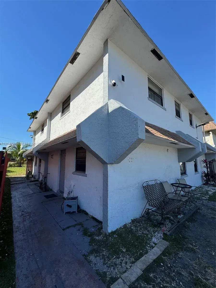 1741 SW 40th Ter, Fort Lauderdale FL 33317