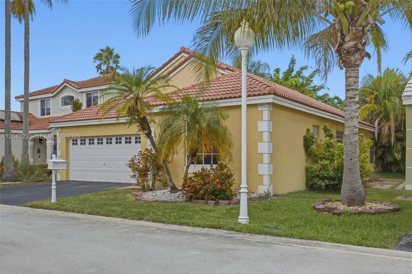 411 Bermuda Springs Dr, Weston FL 33326