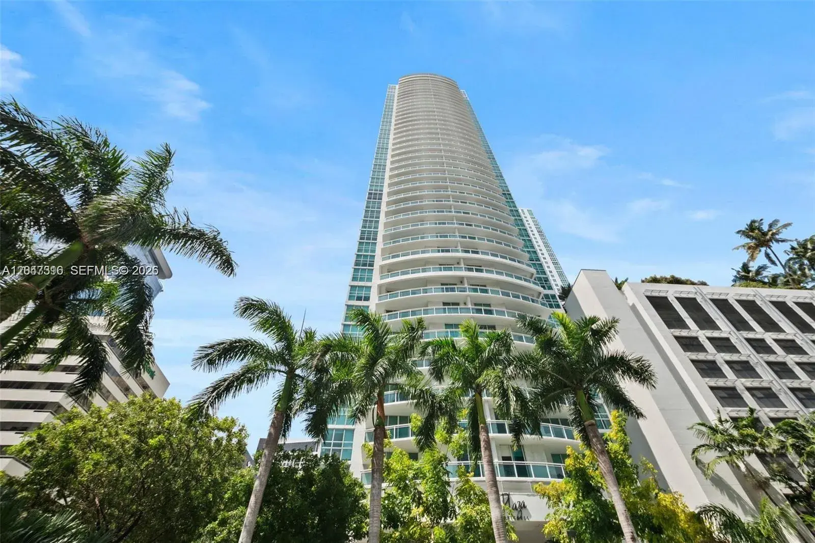 2 bedroom 2 bath Residential Lease for rent at 951 Brickell Ave # 3207, Miami FL 33131