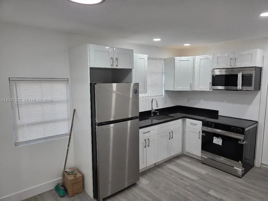 2911 NW 30th St, Miami FL 33142