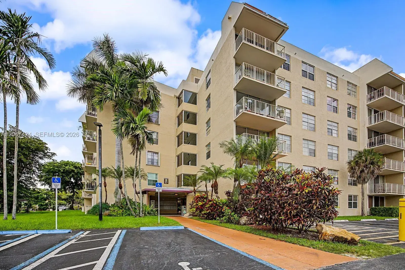 2 bedroom 1 bath for sale at 13120 SW 92nd Ave # 207, Miami FL 33176