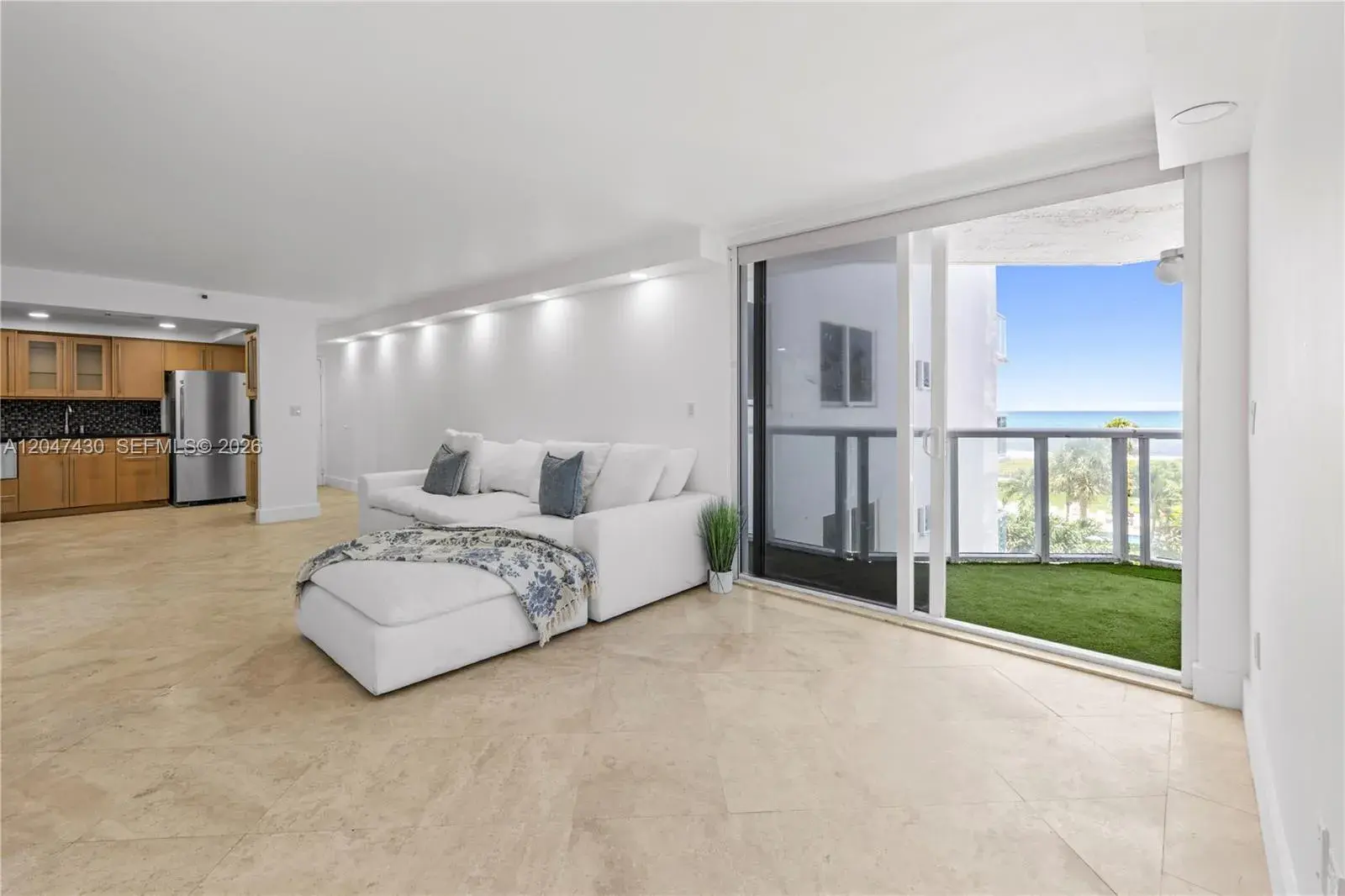 2457 Collins Ave # 406, Miami Beach FL 33140