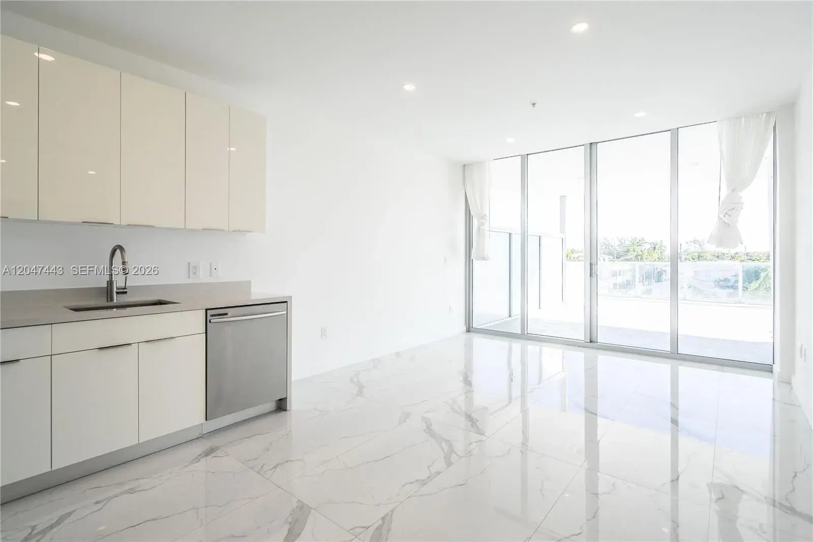 8425 Crespi Blvd # 303, Miami Beach FL 33141
