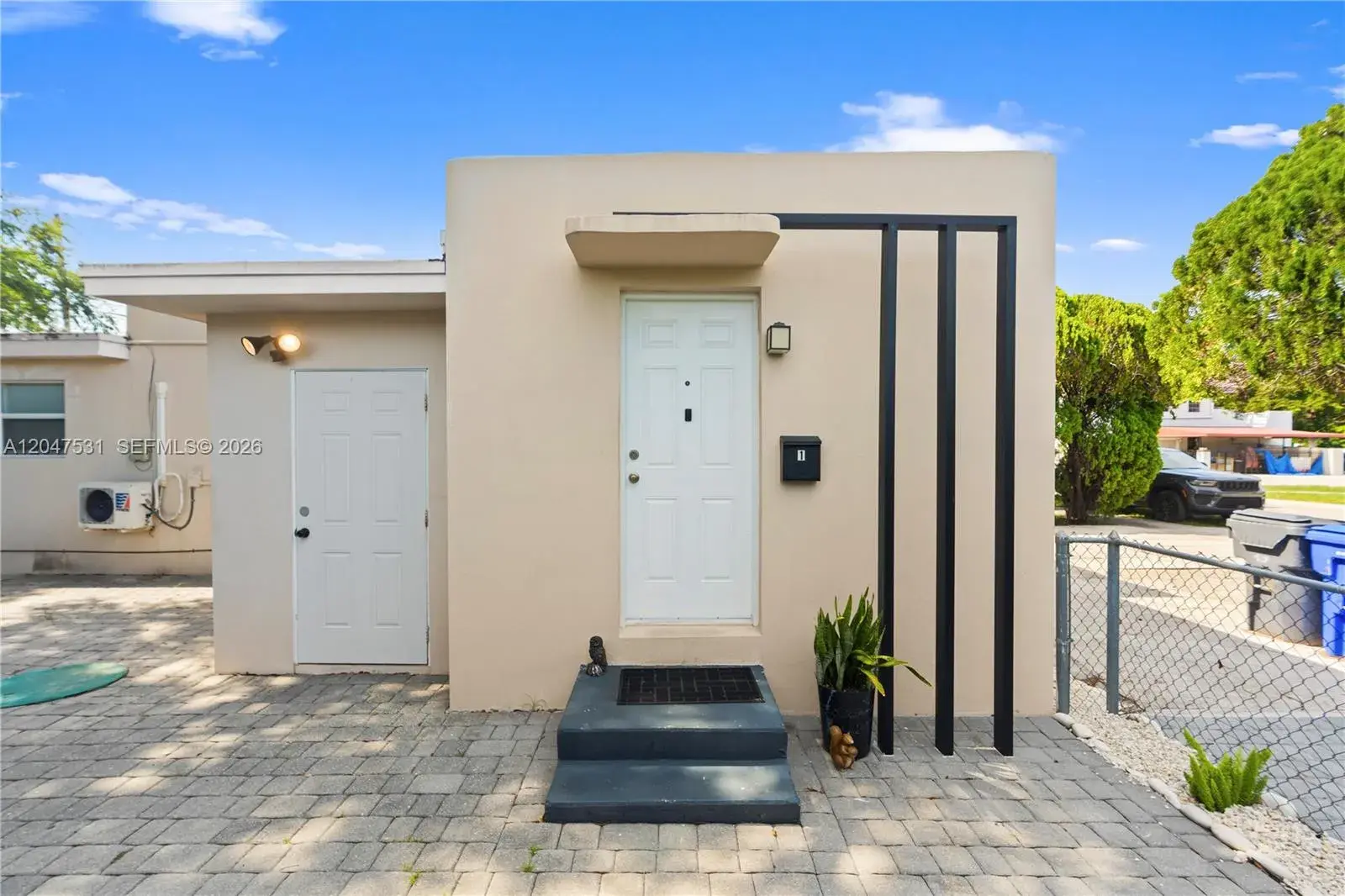 1 bedroom 1 bath Residential Lease for rent at 5800 Taylor St # 1, Hollywood FL 33021