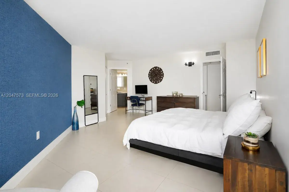 1700 NW N River Dr # 804, Miami FL 33125