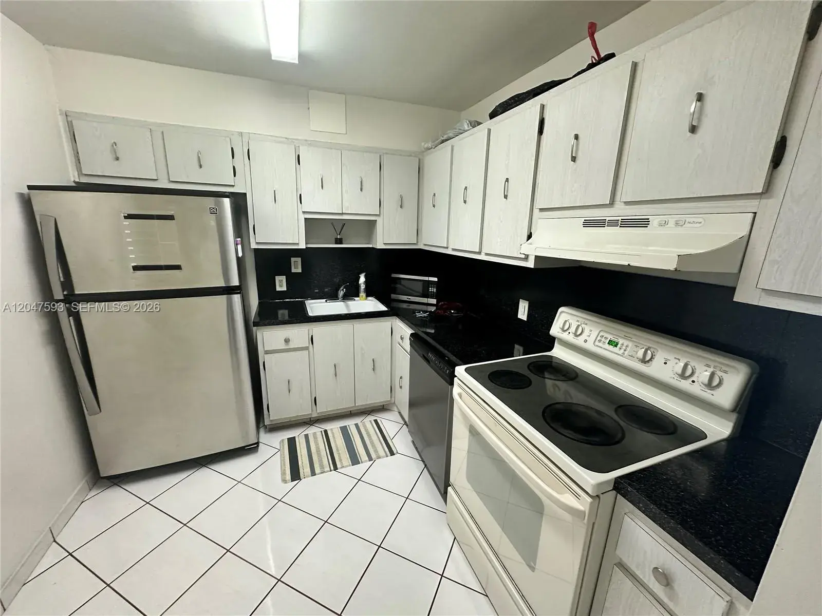 100 Bayview Dr # 911, Sunny Isles Beach FL 33160