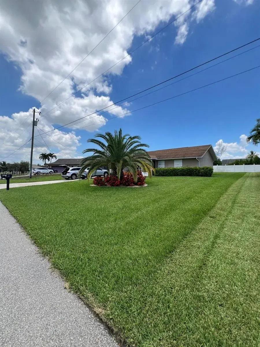 3207 SE 1st PL, Cape Coral FL 33904