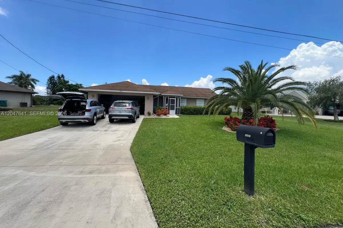 3207 SE 1st PL, Cape Coral FL 33904