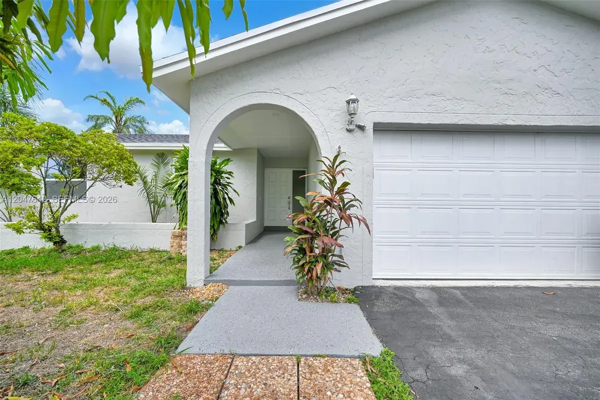 13224 SW 255th Ter, Homestead FL 33032