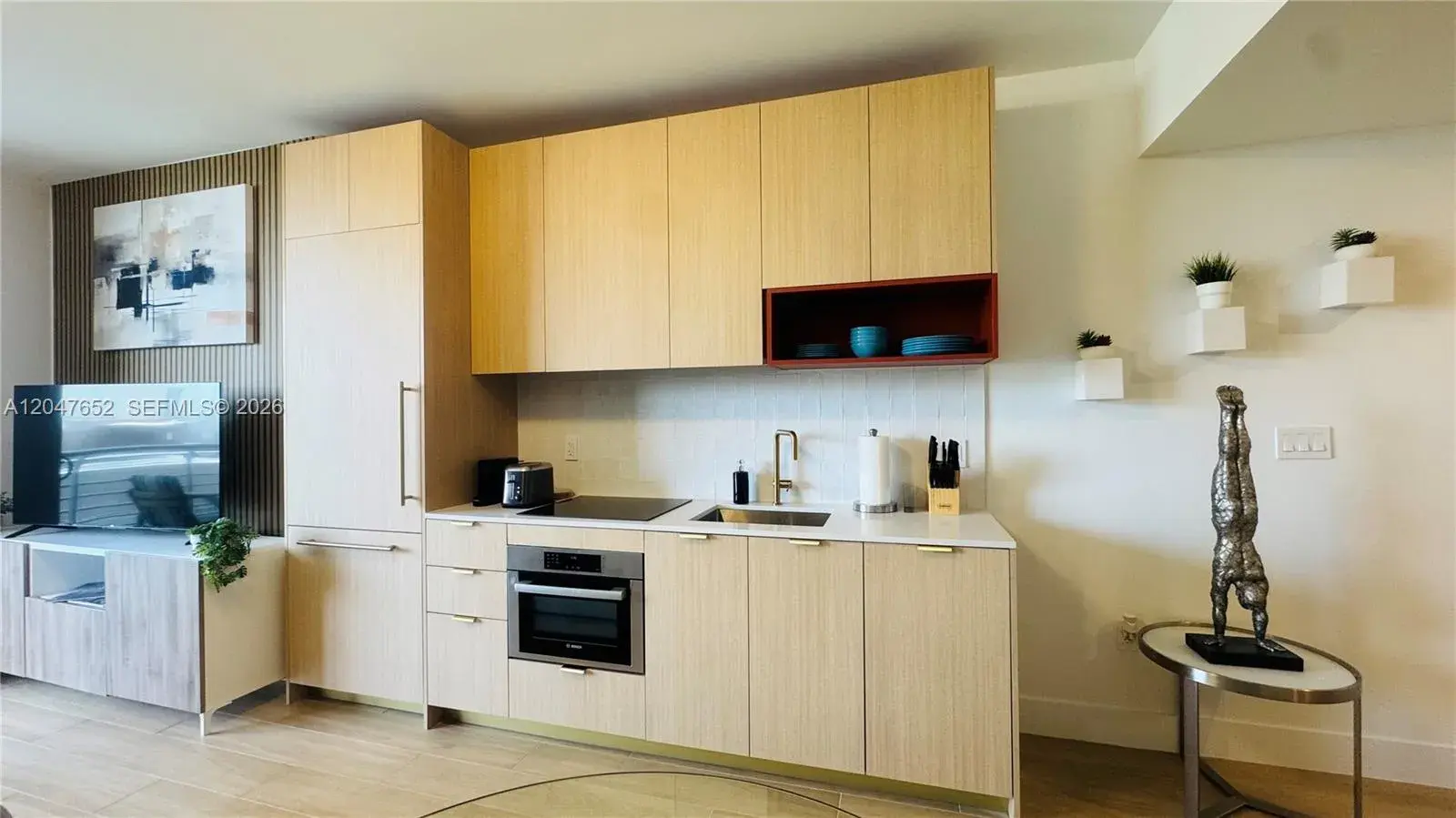90 NE 32 St # 613, Miami FL 33137