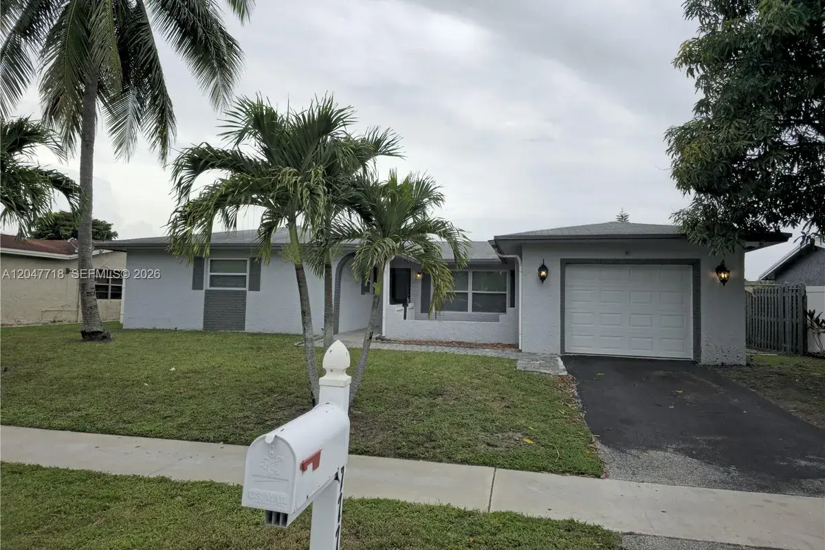 7771 NW 46th St, Lauderhill FL 33351