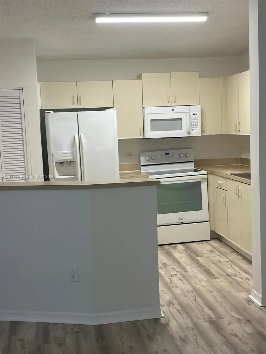 3660 N 56th Ave # 601, Hollywood FL 33021