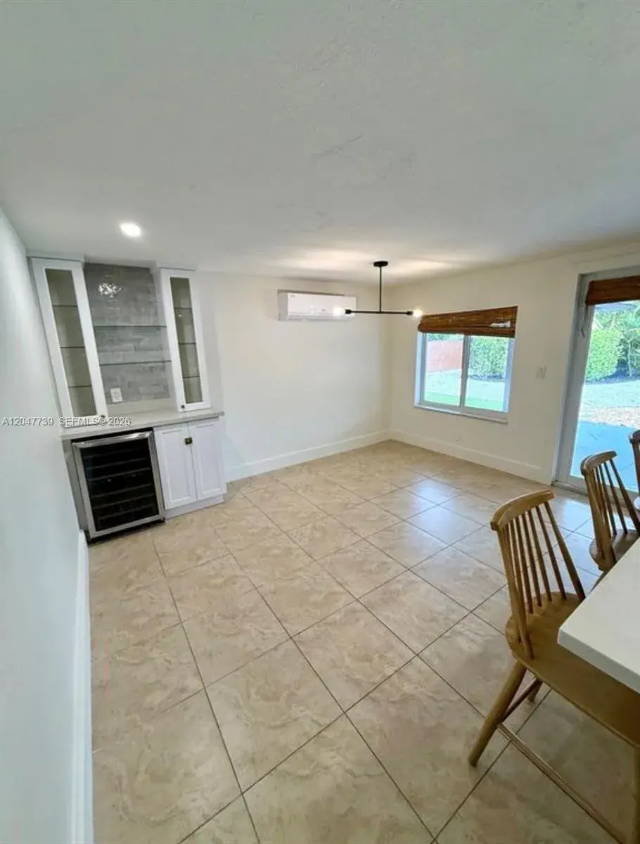 670 E 58th St, Hialeah FL 33013