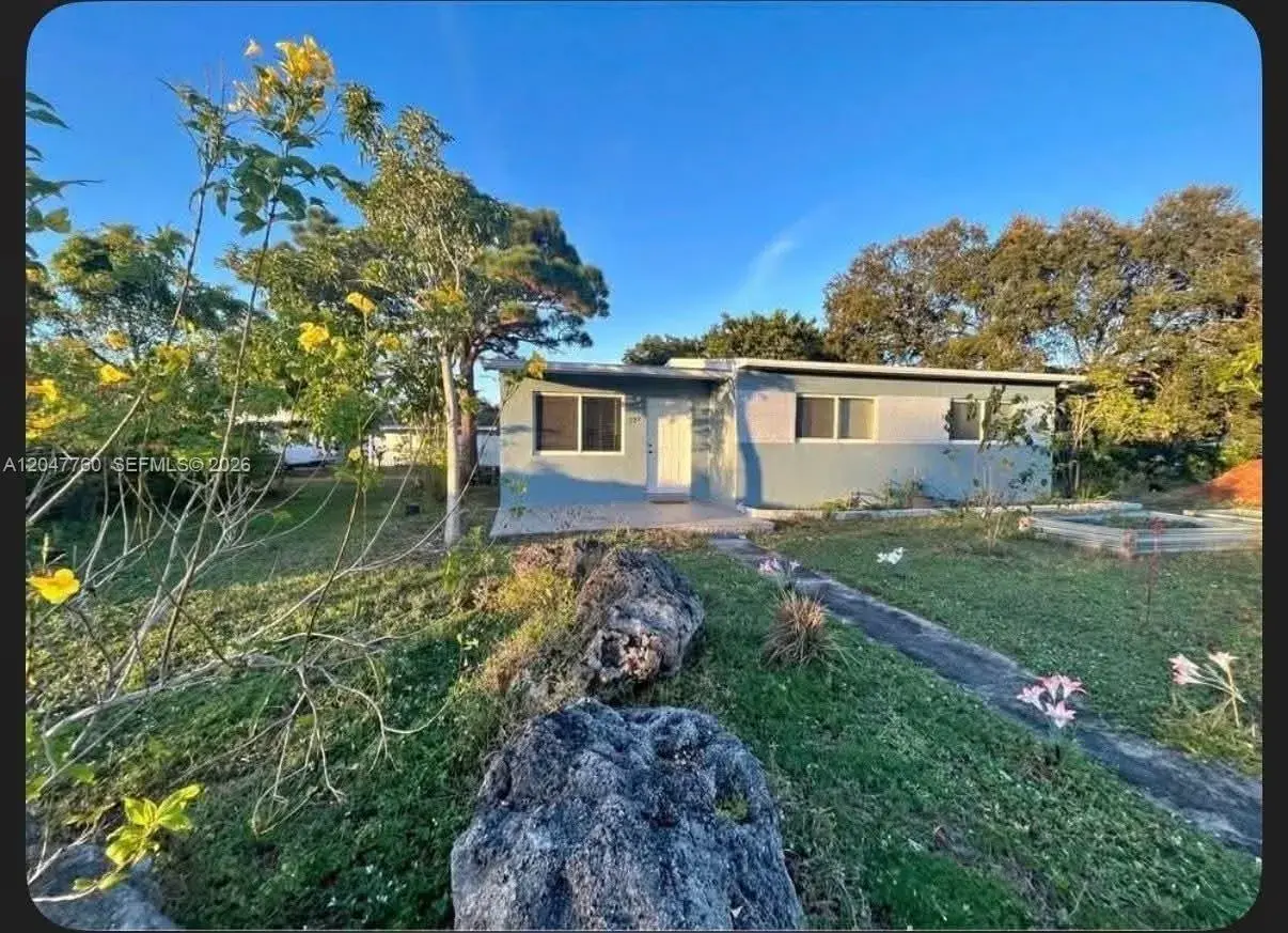 3 bedroom 2 bath Residential Lease for rent at 227 SW 22nd Ave # 227, Fort Lauderdale FL 33312