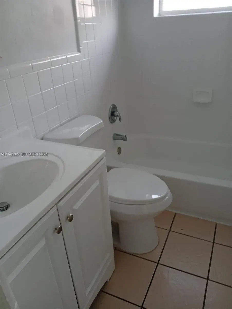 2 bedroom 1 bath for rent at 1420 NE 171st St # 2, North Miami Beach FL 33162