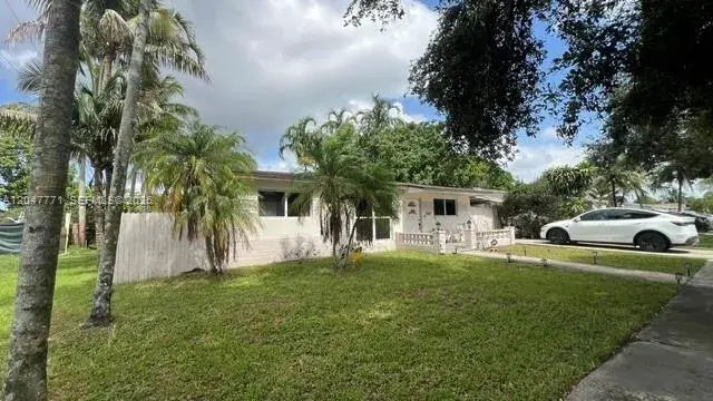 3000 N 72nd Way, Hollywood FL 33024