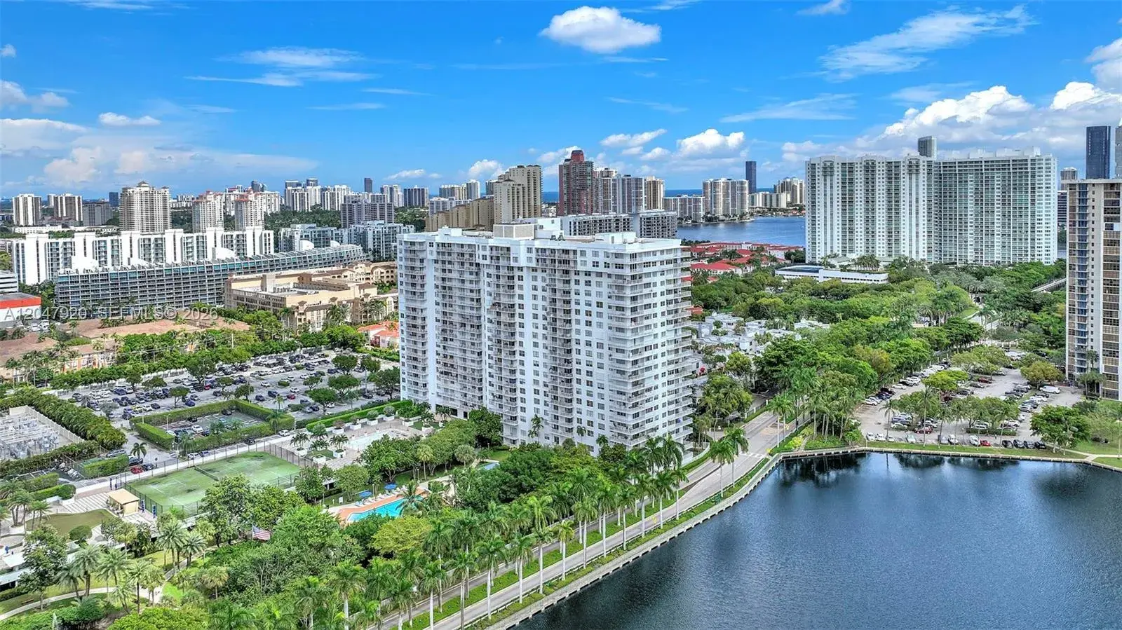 2 bedroom 3 bath Residential for sale at 2851 NE 183rd St # 1811, Aventura FL 33160