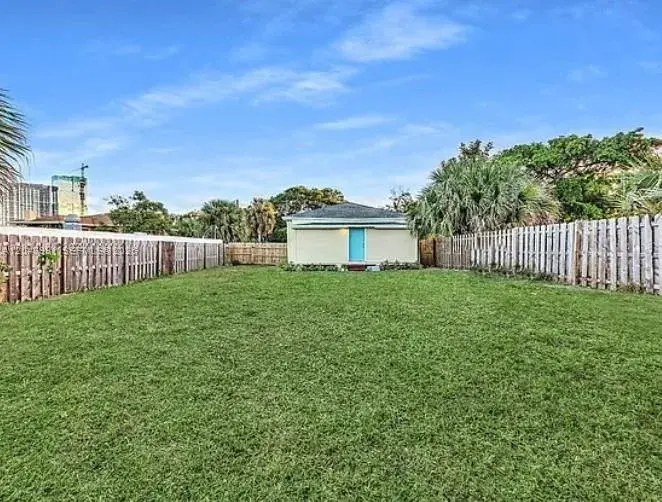 719 9th St, West Palm Beach FL 33401