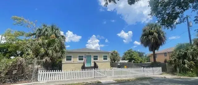 719 9th St, West Palm Beach FL 33401