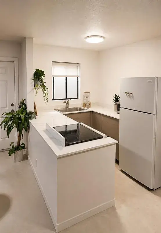 3501 Van Buren St # 6, Hollywood FL 33021