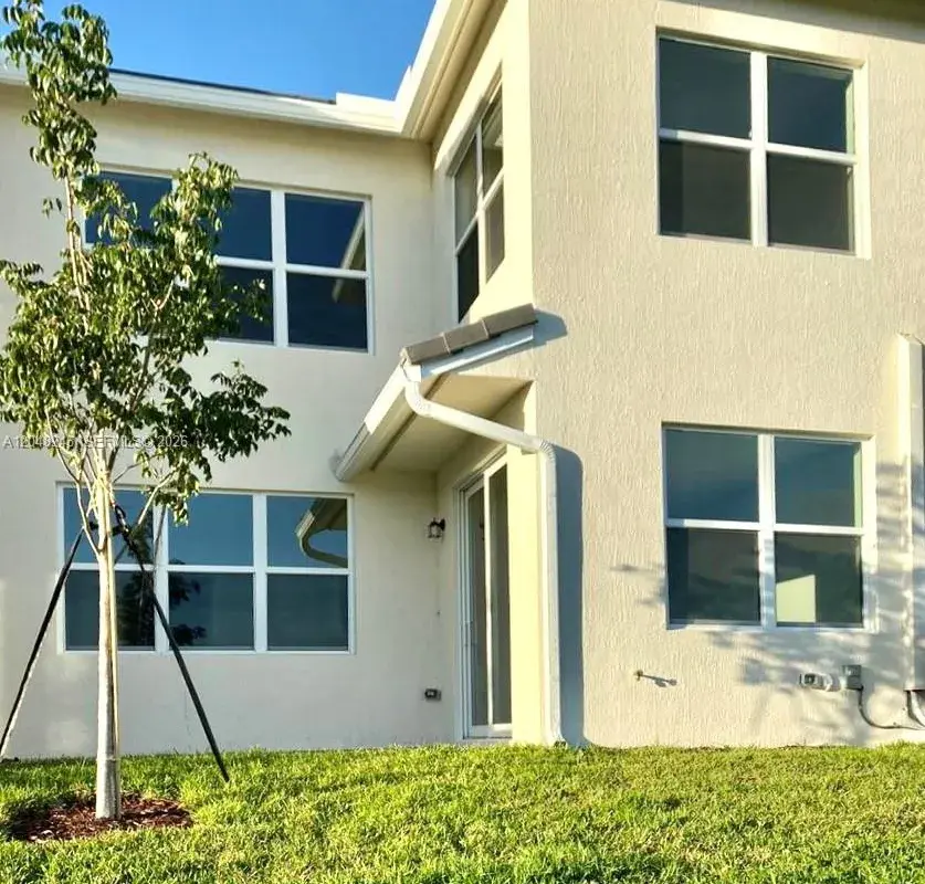4984 Greenway Dr, Hollywood FL 33021