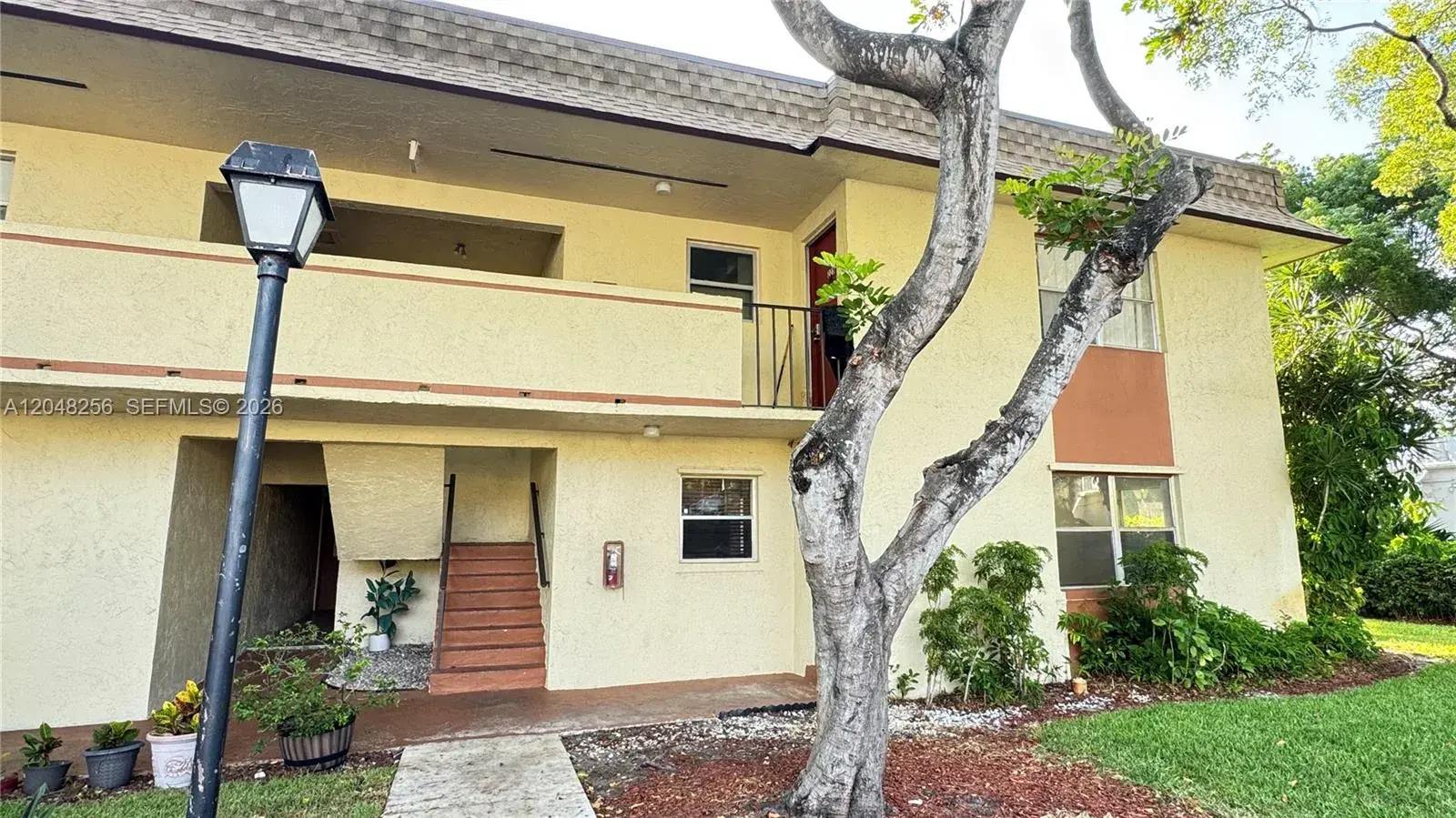 2 bedroom 2 bath for rent at 5525 N Lakewood Cir N # 215, Margate FL 33063