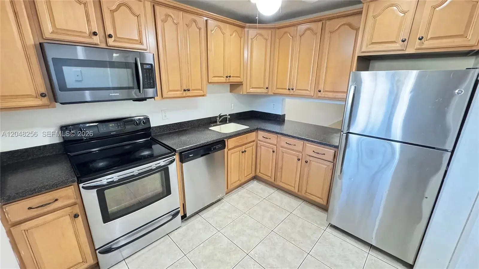 5525 N Lakewood Cir N # 215, Margate FL 33063