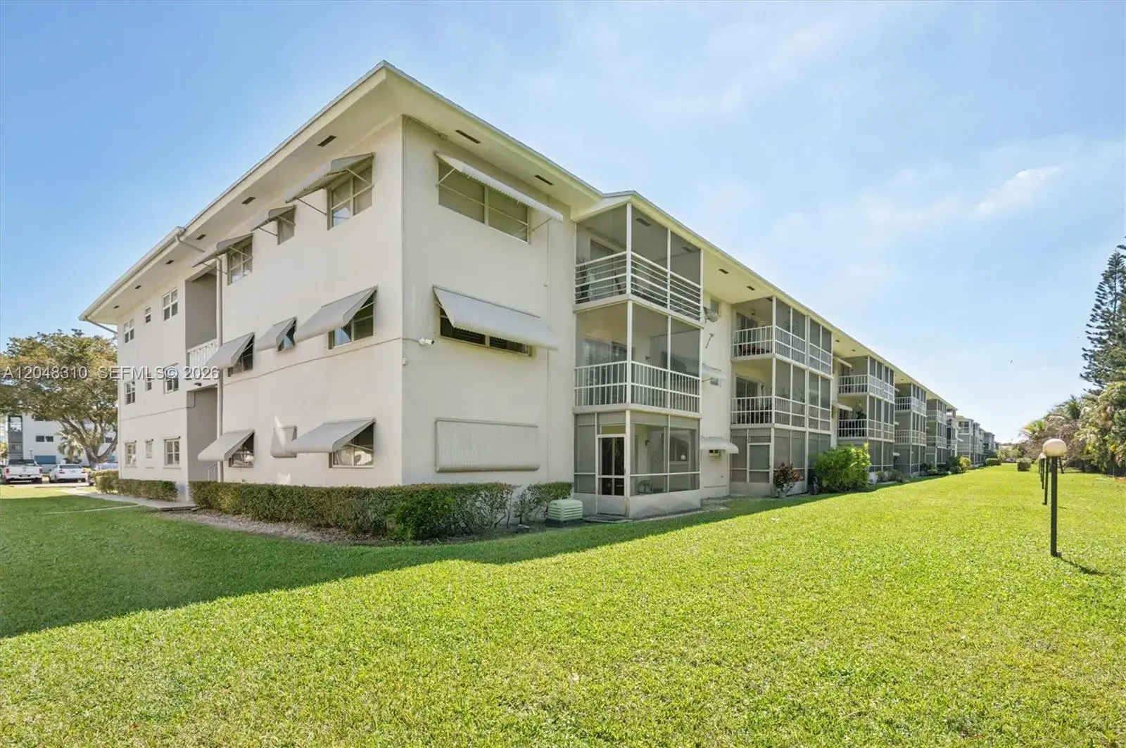 2 bedroom 2 bath for sale at 1000 Hillcrest Ct # 303, Hollywood FL 33021