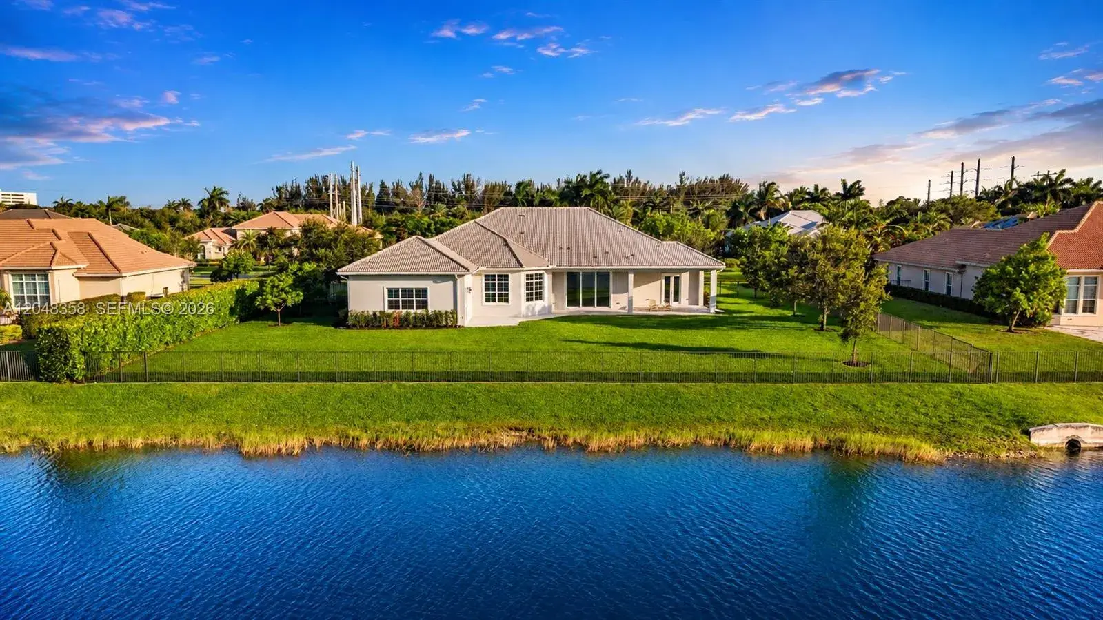 5301 S Sterling Ranch Cir, Davie FL 33314