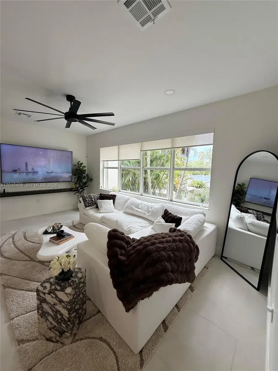 3 bedroom 3 bath for sale at 715 SW 4th Ave, Fort Lauderdale FL 33315