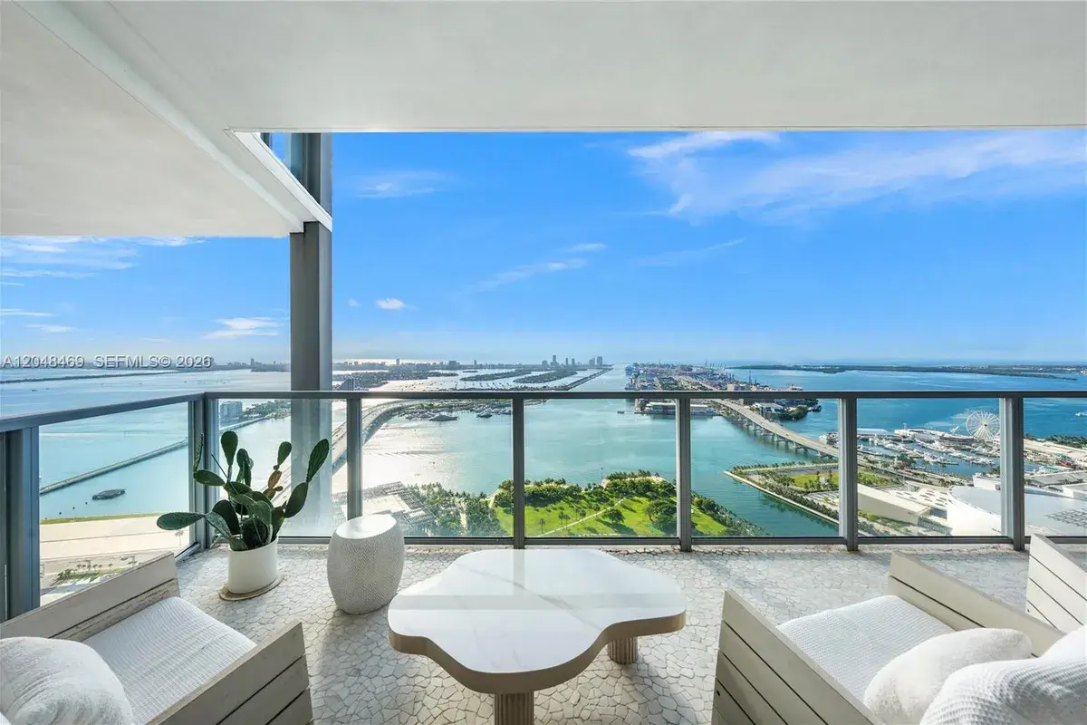 1100 Biscayne Blvd # 5004, Miami FL 33132