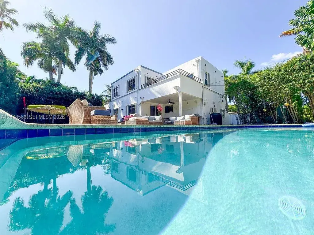 4 bedroom 3 bath for sale at 1255 Jackson St, Hollywood FL 33019